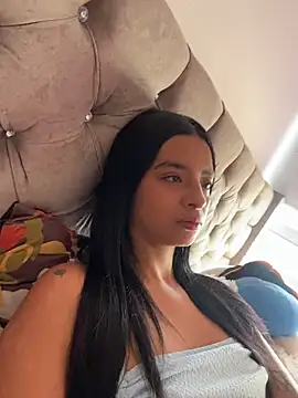 Laura fernandezII online show from 11/29/25, 04:51