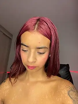 Laura fernandezII online show from 01/14/26, 02:37