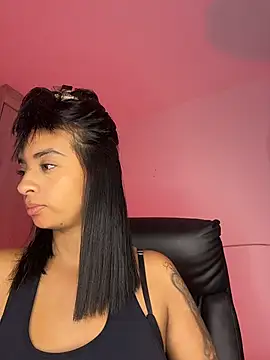 Laura fernandezII online show from 04/28/26, 02:49