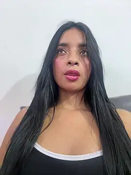 Laura fernandezII online show from 03/17/25, 10:51