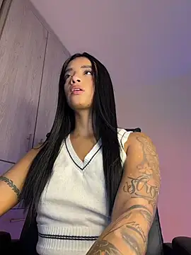 Laura fernandezII online show from 11/22/25, 09:57