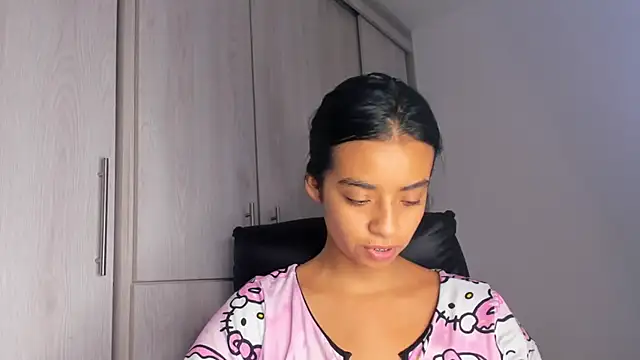 Laura fernandezII online show from 11/26/25, 05:24