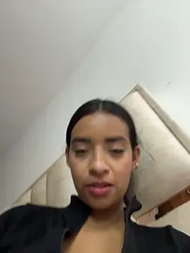 Laura fernandezII online show from 02/15/26, 06:07