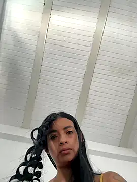 Laura fernandezII online show from 10/20/25, 04:51