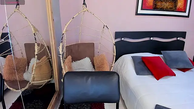 LenaRuiz  online show from 11/24/25, 12:49