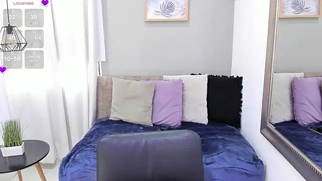 LenaRuiz  online show from 11/28/25, 12:05