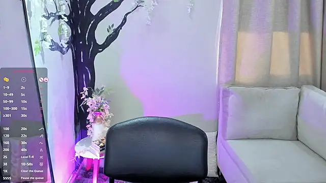 Snapshot of LenaRuiz_ chatting on 09/24/25, 12:00 LenaRuiz online show from 09/24/25, 12:00