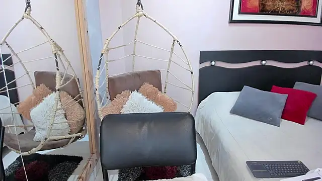 Snapshot of LenaRuiz_ chatting on 02/18/26, 12:01 LenaRuiz online show from 02/18/26, 12:01