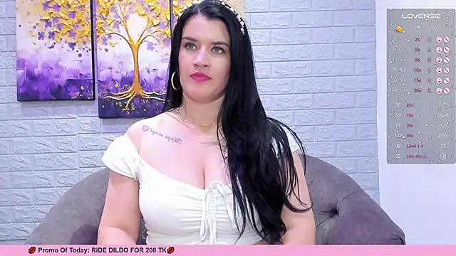 Snapshot of LenaRuiz_ chatting on 03/06/25, 03:35 LenaRuiz online show from 03/06/25, 03:35