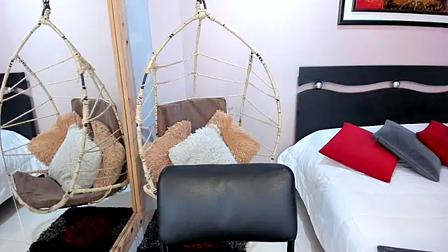 Snapshot of LenaRuiz_ chatting on 02/28/26, 12:05 LenaRuiz online show from 02/28/26, 12:05