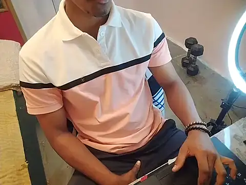 Snapshot of vicky0805 chatting on 09/28/25, 08:32 vicky0805 online show from 09/28/25, 08:32