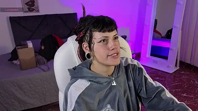 Snapshot of _sharlotte777 chatting on 02/17/26, 01:08 sharlotte777 online show from 02/17/26, 01:08