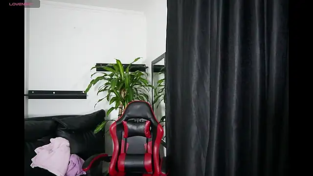 Snapshot of _sharlotte777 chatting on 02/25/26, 01:11 sharlotte777 online show from 02/25/26, 01:11