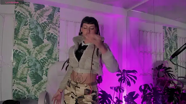 Snapshot of _sharlotte777 chatting on 02/11/26, 01:00 sharlotte777 online show from 02/11/26, 01:00