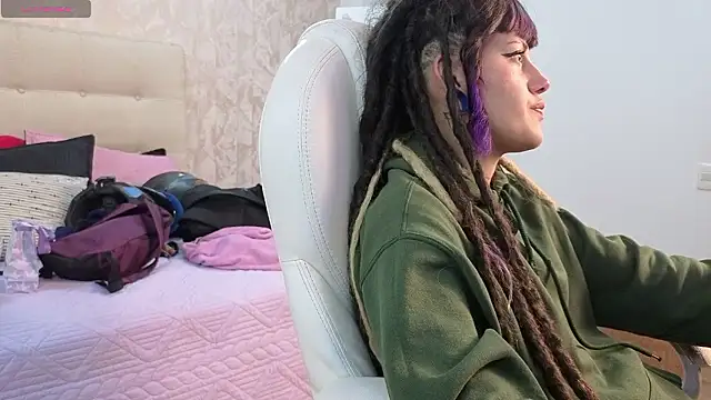 Snapshot of _sharlotte777 chatting on 01/14/26, 12:42 sharlotte777 online show from 01/14/26, 12:42