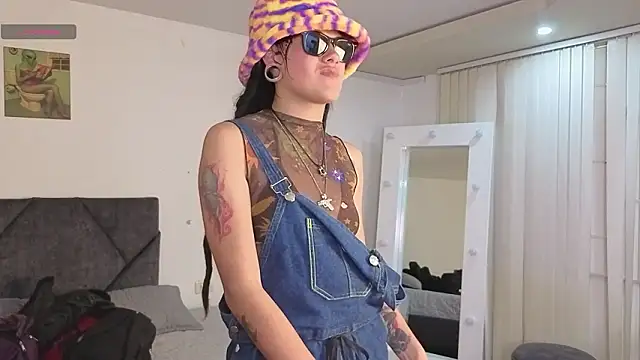 Snapshot of _sharlotte777 chatting on 02/28/26, 05:23 sharlotte777 online show from 02/28/26, 05:23