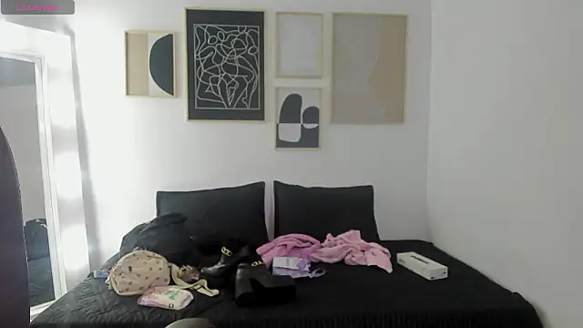 Snapshot of _sharlotte777 chatting on 02/04/26, 12:44 sharlotte777 online show from 02/04/26, 12:44