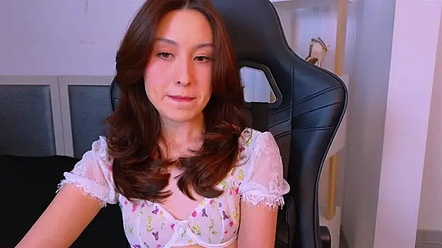 Snapshot of Ann__Cute chatting on 03/17/25, 08:51 Ann Cute online show from 03/17/25, 08:51