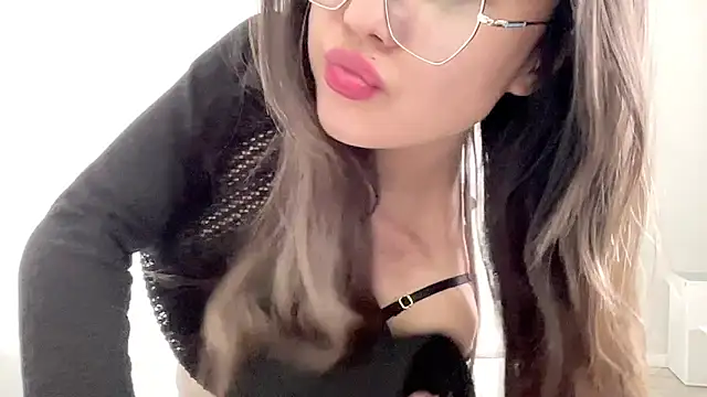 Risalynn online show from 02/16/25, 06:43