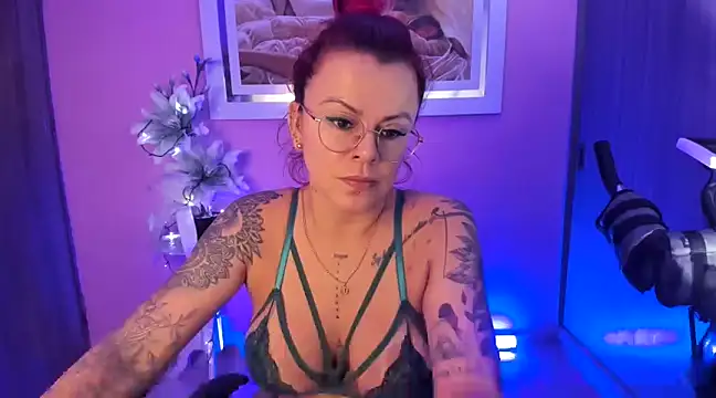 Snapshot of KAROL_MILF chatting on 02/01/25, 11:16 KAROL MILF online show from 02/01/25, 11:16