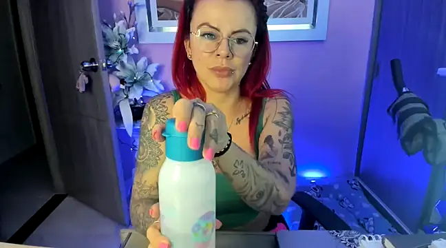 Snapshot of KAROL_MILF chatting on 02/07/25, 01:36 KAROL MILF online show from 02/07/25, 01:36