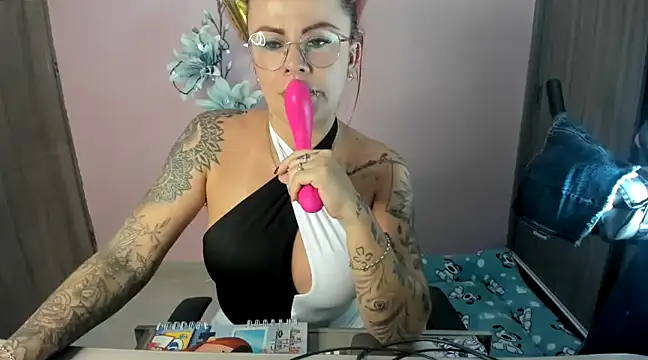 Snapshot of KAROL_MILF chatting on 01/11/25, 12:33 KAROL MILF online show from 01/11/25, 12:33