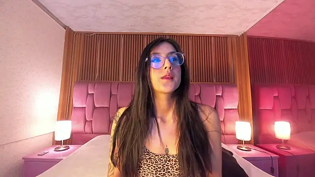 Snapshot of Princess_Violett chatting on 11/29/25, 01:33 Princess Violett online show from 11/29/25, 01:33