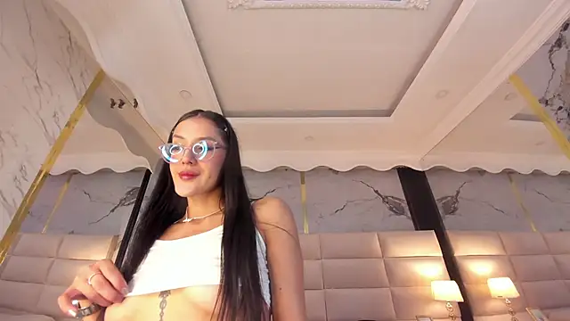 Snapshot of Princess_Violett chatting on 10/30/25, 02:47 Princess Violett online show from 10/30/25, 02:47