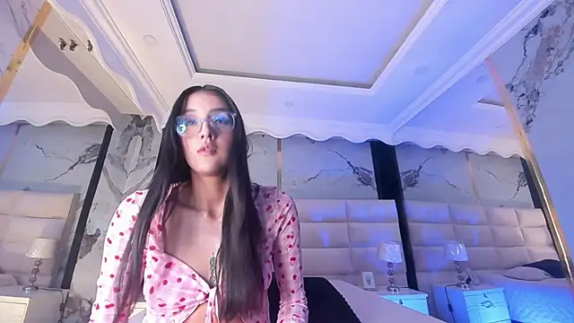 Snapshot of Princess_Violett chatting on 11/27/25, 02:39 Princess Violett online show from 11/27/25, 02:39