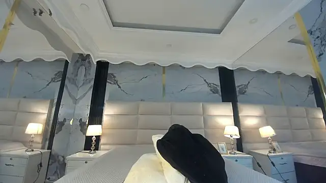 Snapshot of Princess_Violett chatting on 11/17/25, 01:26 Princess Violett online show from 11/17/25, 01:26