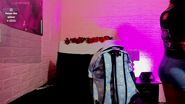 LYAA COLLINS  online show from 01/11/26, 10:22