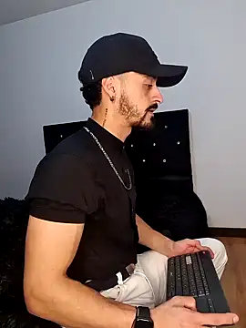 Snapshot of MAXIMUS_MASTE3 chatting on 02/19/25, 02:12 MAXIMUS MASTE3 online show from 02/19/25, 02:12