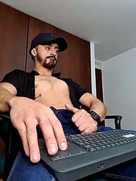 Snapshot of MAXIMUS_MASTE3 chatting on 03/07/25, 09:27 MAXIMUS MASTE3 online show from 03/07/25, 09:27