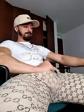 Snapshot of MAXIMUS_MASTE3 chatting on 03/18/25, 05:56 MAXIMUS MASTE3 online show from 03/18/25, 05:56