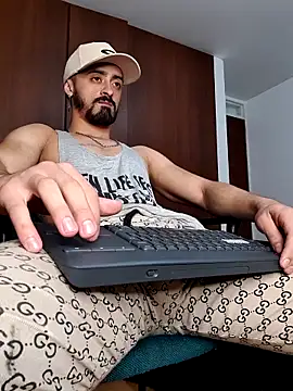 Snapshot of MAXIMUS_MASTE3 chatting on 03/18/25, 02:51 MAXIMUS MASTE3 online show from 03/18/25, 02:51