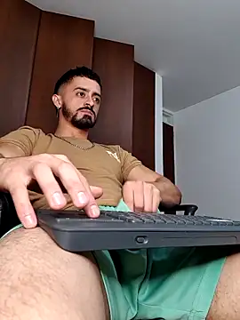 Snapshot of MAXIMUS_MASTE3 chatting on 03/13/25, 05:33 MAXIMUS MASTE3 online show from 03/13/25, 05:33