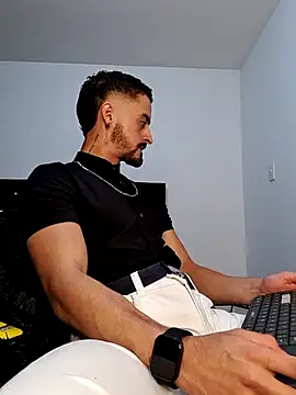 Snapshot of MAXIMUS_MASTE3 chatting on 02/21/25, 02:06 MAXIMUS MASTE3 online show from 02/21/25, 02:06