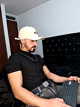 Snapshot of MAXIMUS_MASTE3 chatting on 02/20/25, 02:51 MAXIMUS MASTE3 online show from 02/20/25, 02:51