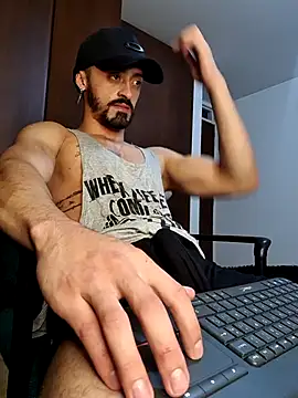 Snapshot of MAXIMUS_MASTE3 chatting on 03/08/25, 03:17 MAXIMUS MASTE3 online show from 03/08/25, 03:17