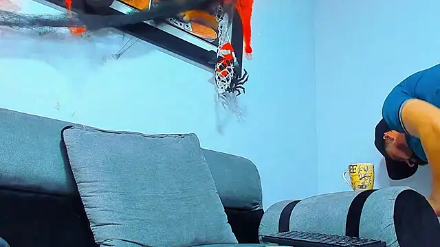 Snapshot of MAXIMUS_MASTE3 chatting on 10/11/25, 08:43 MAXIMUS MASTE3 online show from 10/11/25, 08:43