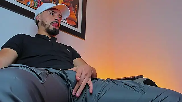 Snapshot of MAXIMUS_MASTE3 chatting on 09/20/25, 10:59 MAXIMUS MASTE3 online show from 09/20/25, 10:59