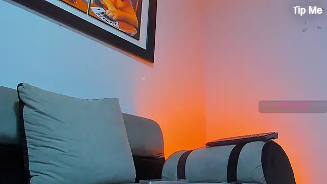 Snapshot of MAXIMUS_MASTE3 chatting on 10/22/25, 09:57 MAXIMUS MASTE3 online show from 10/22/25, 09:57