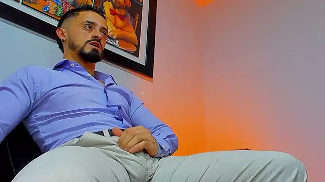 Snapshot of MAXIMUS_MASTE3 chatting on 10/23/25, 08:29 MAXIMUS MASTE3 online show from 10/23/25, 08:29