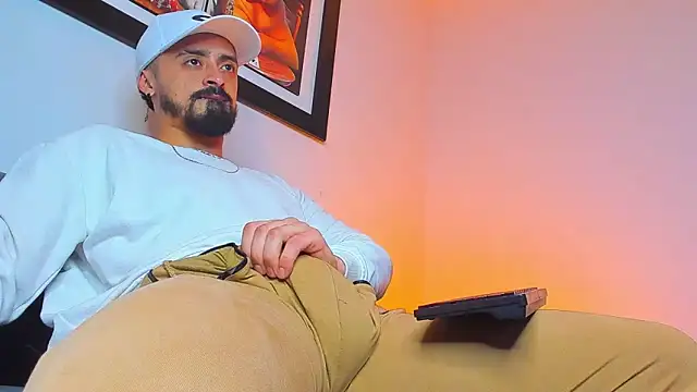 Snapshot of MAXIMUS_MASTE3 chatting on 10/06/25, 11:38 MAXIMUS MASTE3 online show from 10/06/25, 11:38