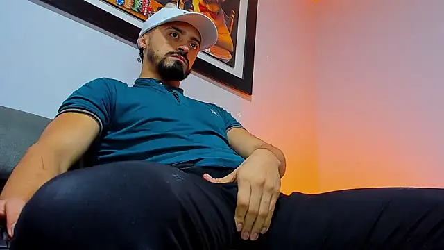 Snapshot of MAXIMUS_MASTE3 chatting on 10/26/25, 08:09 MAXIMUS MASTE3 online show from 10/26/25, 08:09