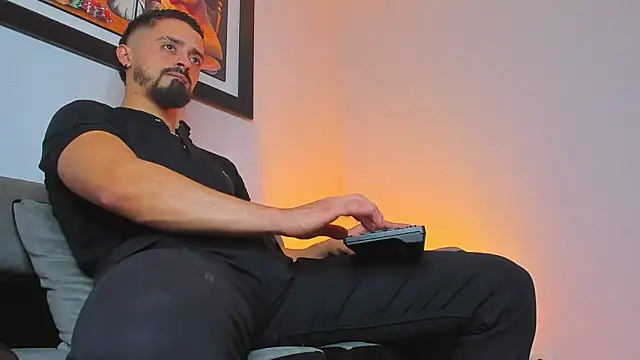 Snapshot of MAXIMUS_MASTE3 chatting on 09/29/25, 08:03 MAXIMUS MASTE3 online show from 09/29/25, 08:03