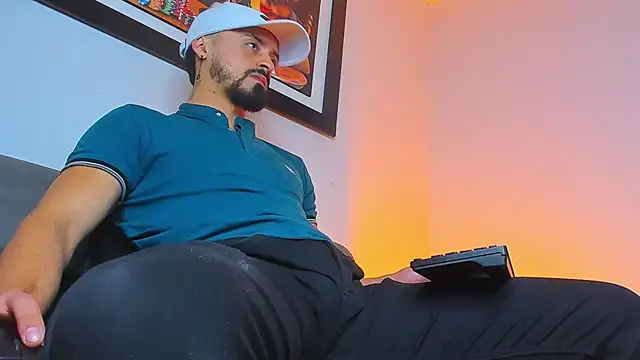 Snapshot of MAXIMUS_MASTE3 chatting on 10/04/25, 08:54 MAXIMUS MASTE3 online show from 10/04/25, 08:54