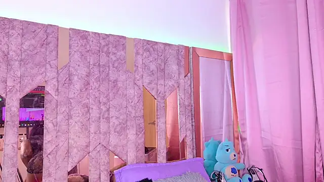 SarahBrunet online show from 10/06/25, 01:34