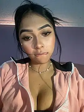 Snapshot of Miaa_coopeer chatting on 03/06/25, 05:00 Miaa coopeer online show from 03/06/25, 05:00