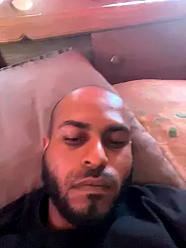 islandvybee55 online show from 10/30/25, 03:42